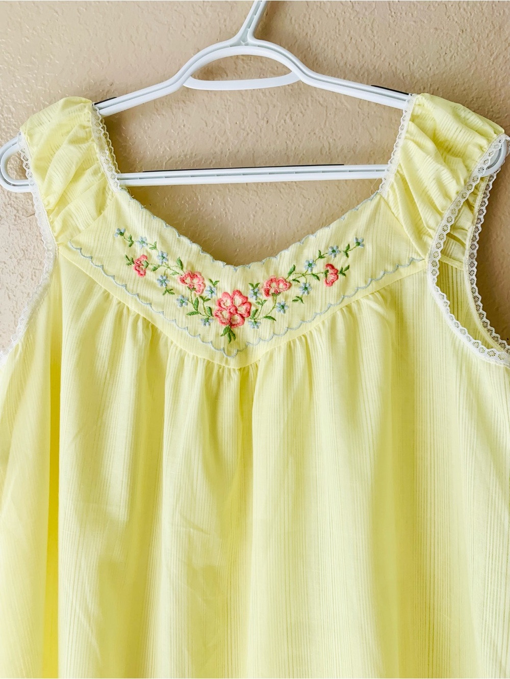 Vintage KATZ Butter Yellow Floral Embroidered CottageCore Nightgown Size L - Picture 3 of 9